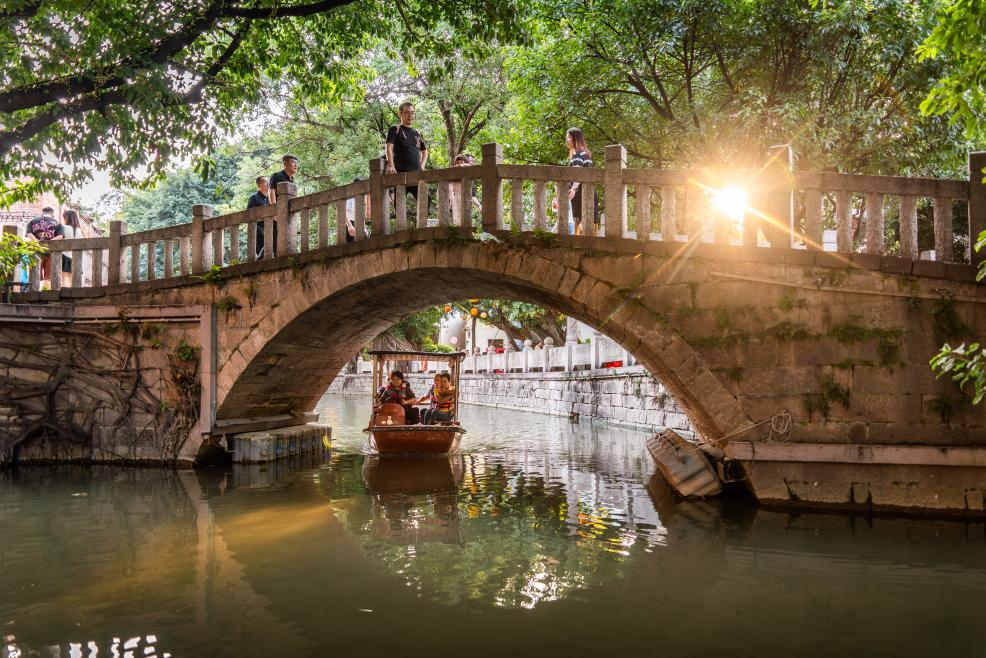 乘地铁游福州，泛舟悠游碧波上