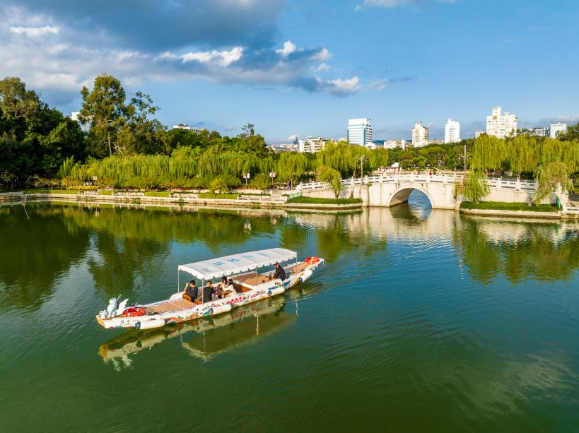 乘地铁游福州，泛舟悠游碧波上