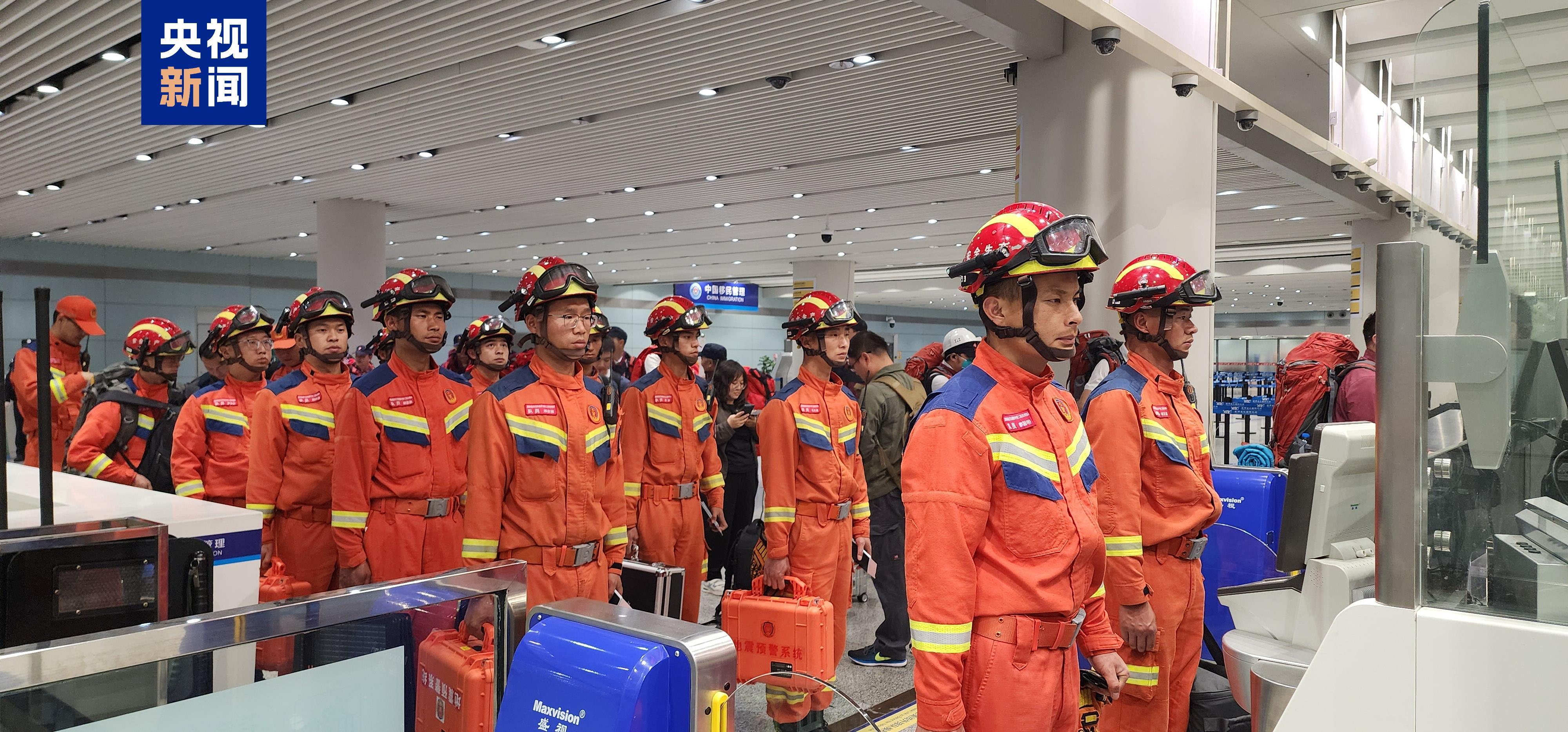 中国云南救援医疗队包机赶赴缅甸震区 中国云南救援医疗队包机赶赴缅甸震区