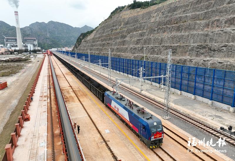 全国首条双股道电气化移动式装车线在连江投用