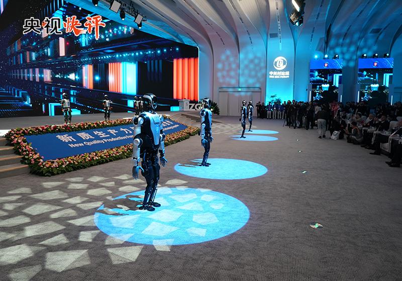 【央视快评】与中国同行就是与机遇同行