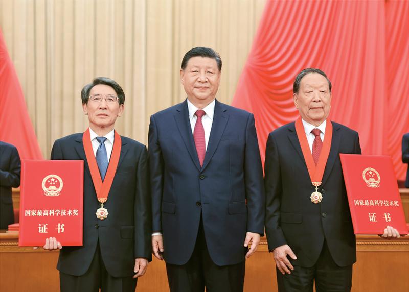 习近平：朝着建成科技强国的宏伟目标奋勇前进