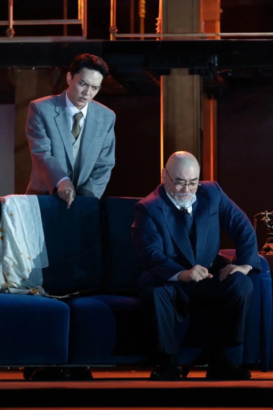 央华版《日出》：一场戏剧的盛宴，一场心灵的洗礼