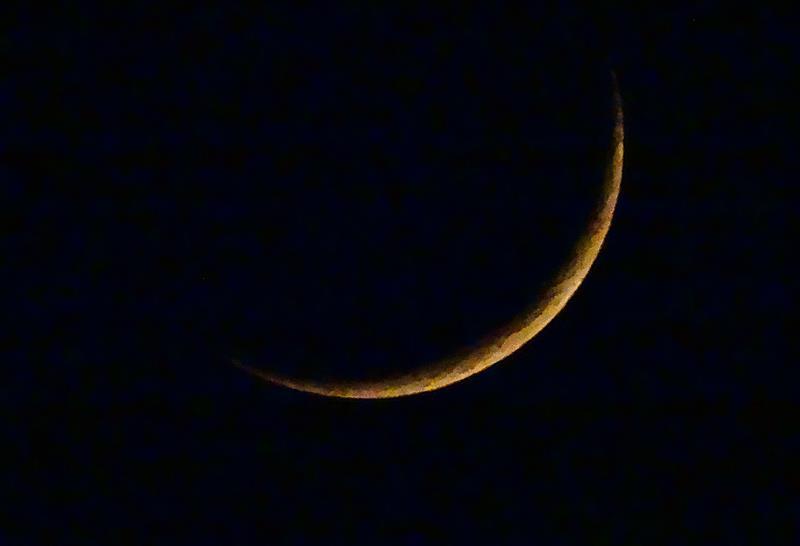 记得抬头看！4月1日迎年度最大蛾眉月，观赏攻略→