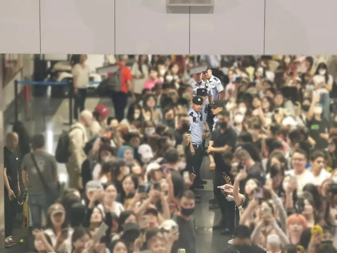 整治疯狂“追星”乱象 首都机场公安对31名粉丝行政处罚