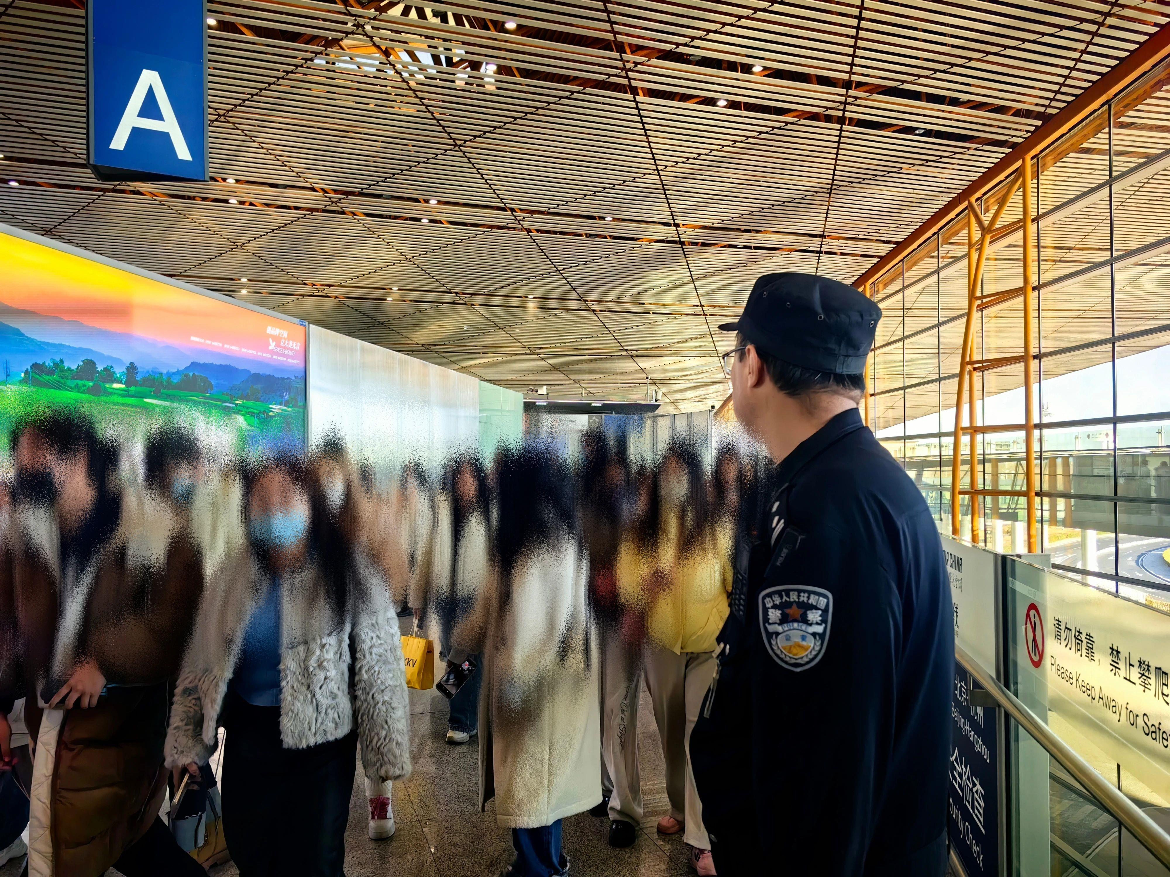 整治疯狂“追星”乱象 首都机场公安对31名粉丝行政处罚