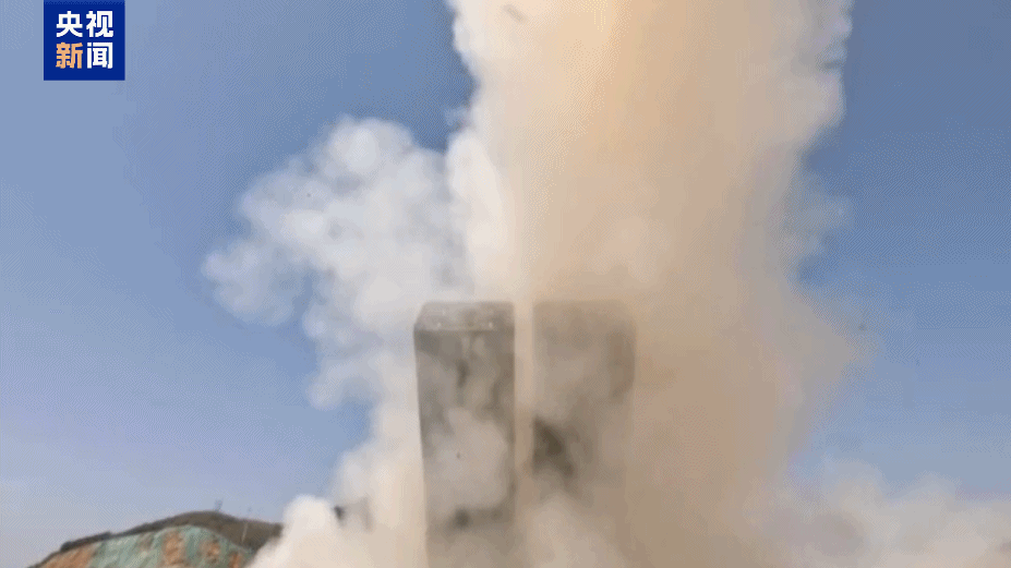 东部战区远箱火分队对模拟台岛目标展开远程精确火力打击