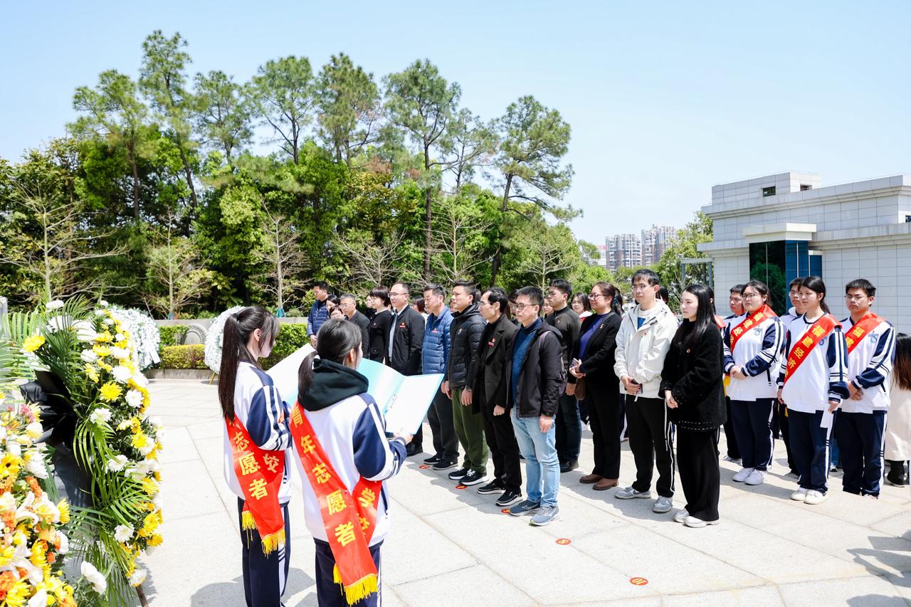 福建福州：清明祭英烈 传承正当时