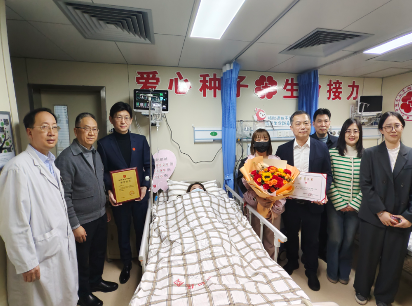 福建小姐姐一个举动挽救香港同胞！