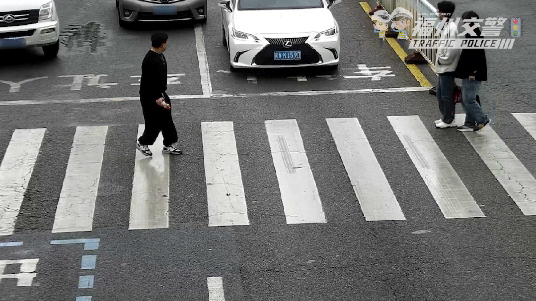 就在福州市区，这些车辆在斑马线前被抓拍！