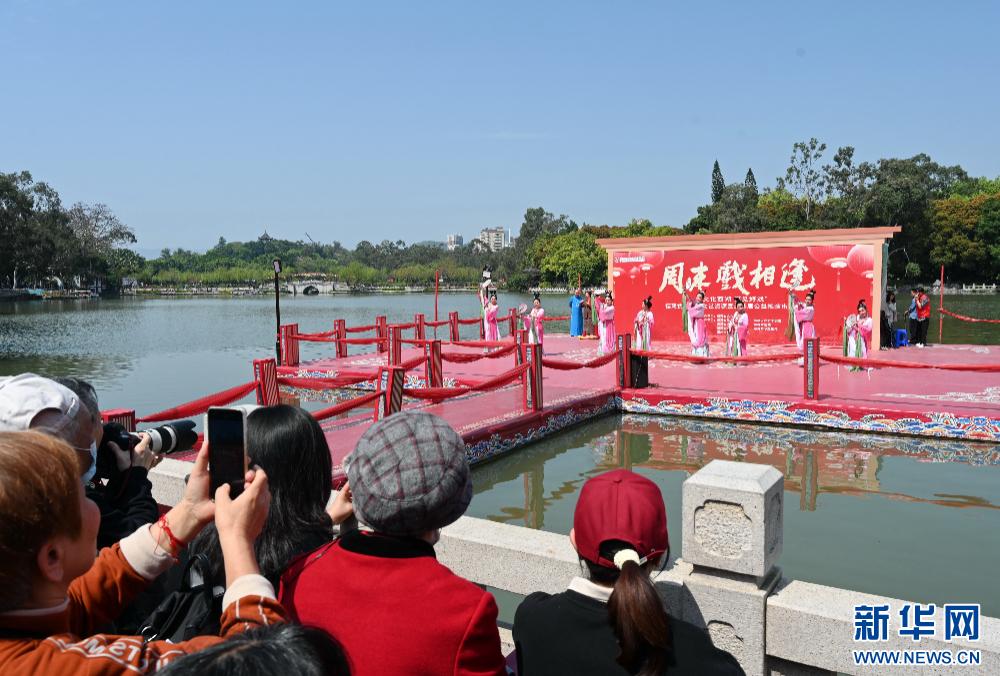 周末戏相逢：连台好戏受青睐