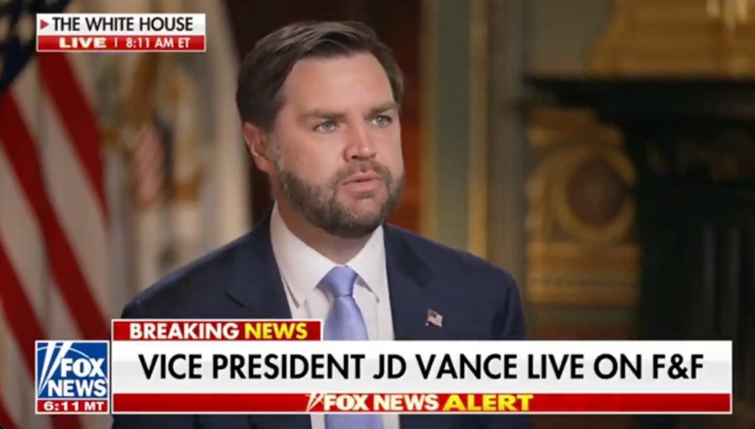 美副总统称中国人为“乡巴佬”