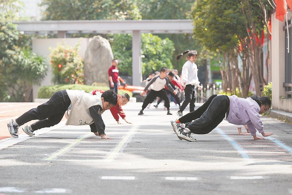 鼓楼破解空间有限难题 创新开展“阳光大课间”活动