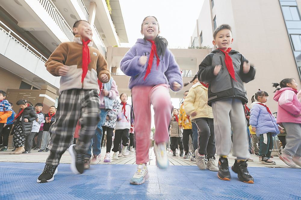 鼓楼破解空间有限难题 创新开展“阳光大课间”活动