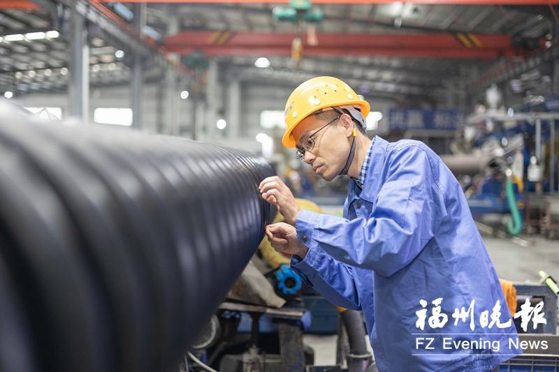 吴亚平：让塑料管道进隧道下深海