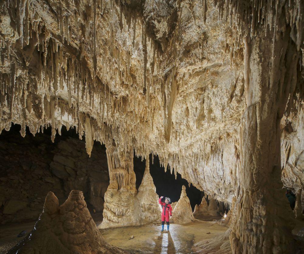 贵州深山发现4.8亿年“地下水晶宫”