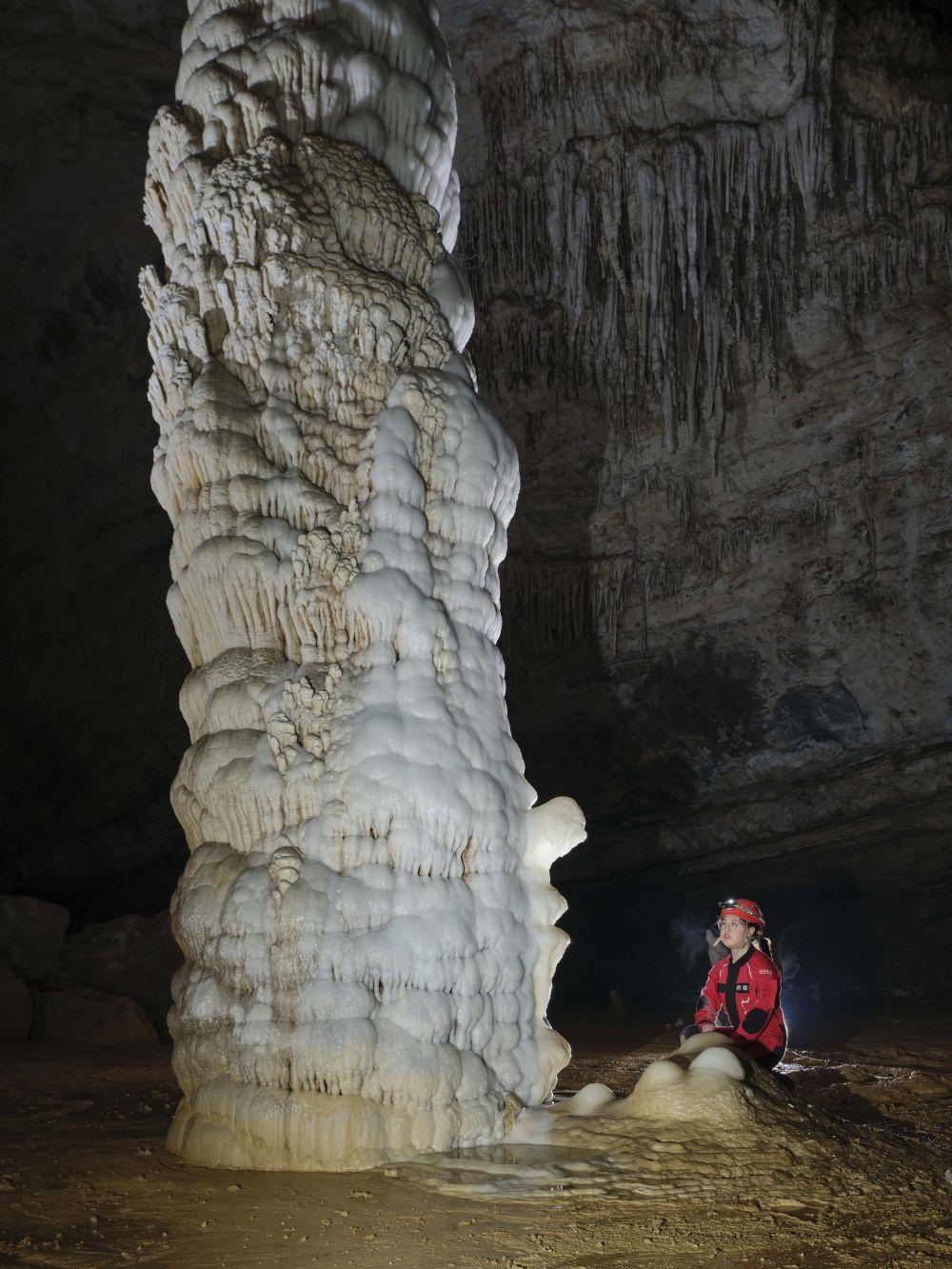 贵州深山发现4.8亿年“地下水晶宫”
