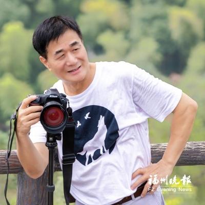 郑品官：带银发族打开新“镜”界