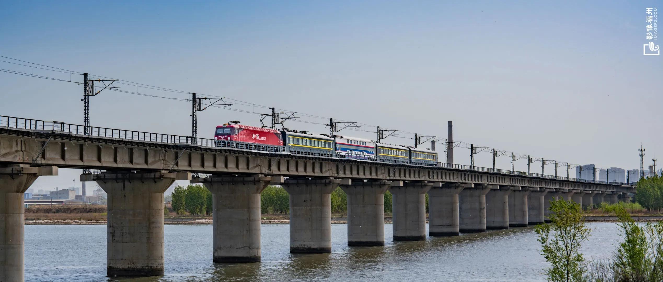 陈子宏:14岁开始“追火车”,拍下上万张照片 陈子宏:14岁开始“追火车”,拍下上万张照片