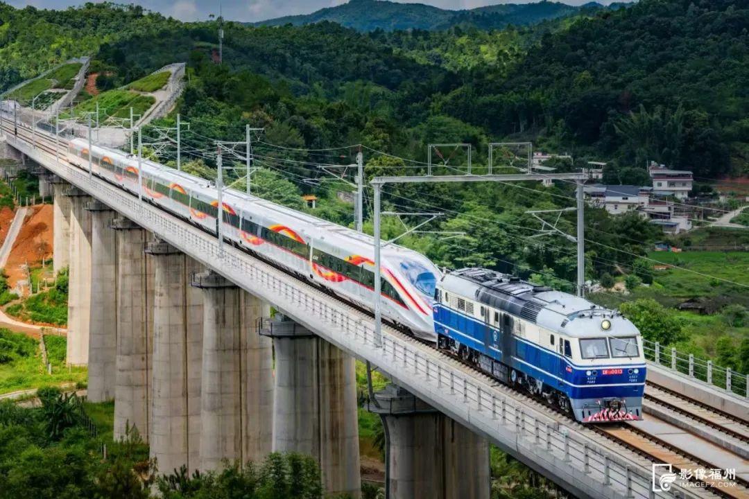 陈子宏:14岁开始“追火车”,拍下上万张照片 陈子宏:14岁开始“追火车”,拍下上万张照片