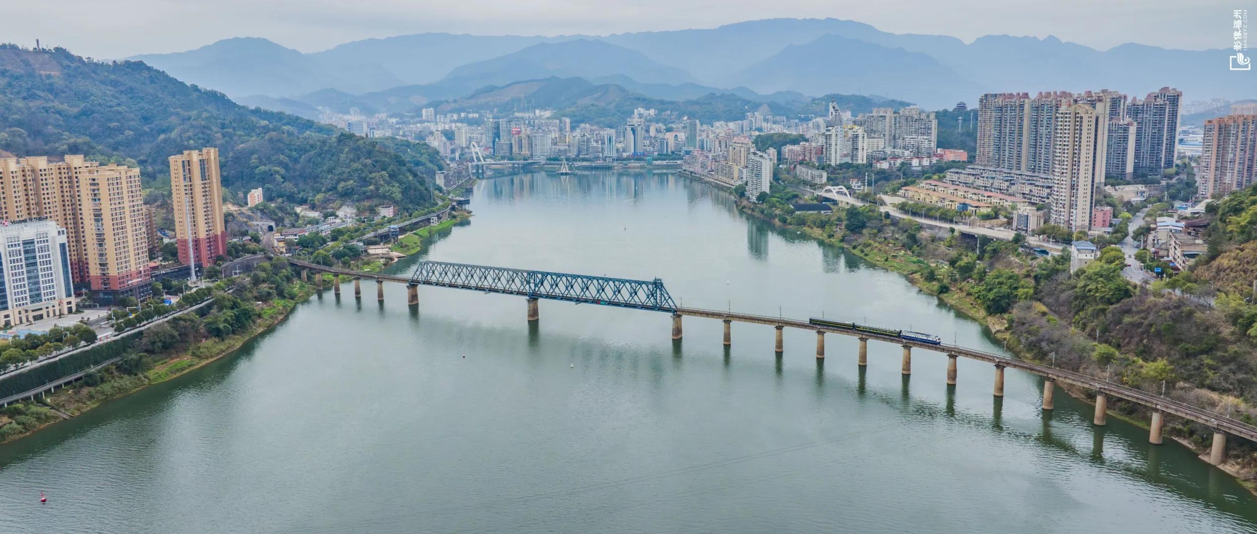 陈子宏:14岁开始“追火车”,拍下上万张照片 陈子宏:14岁开始“追火车”,拍下上万张照片