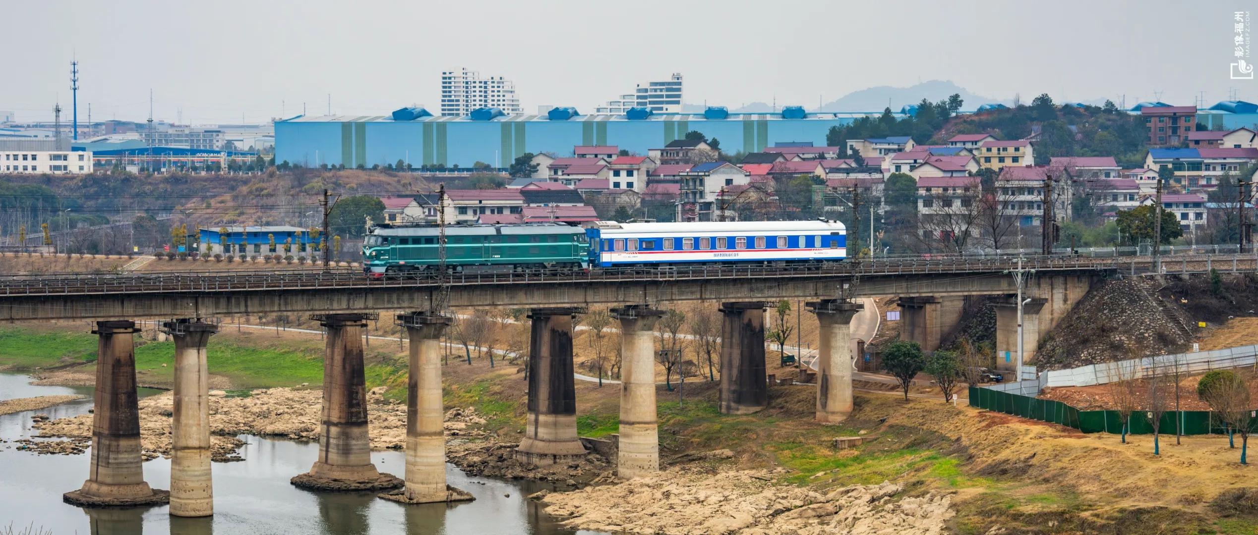 陈子宏:14岁开始“追火车”,拍下上万张照片 陈子宏:14岁开始“追火车”,拍下上万张照片