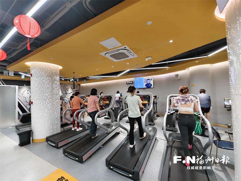 “体重管理年”催热减重经济：减脂餐标注热量，生日蛋糕可定制半糖款……