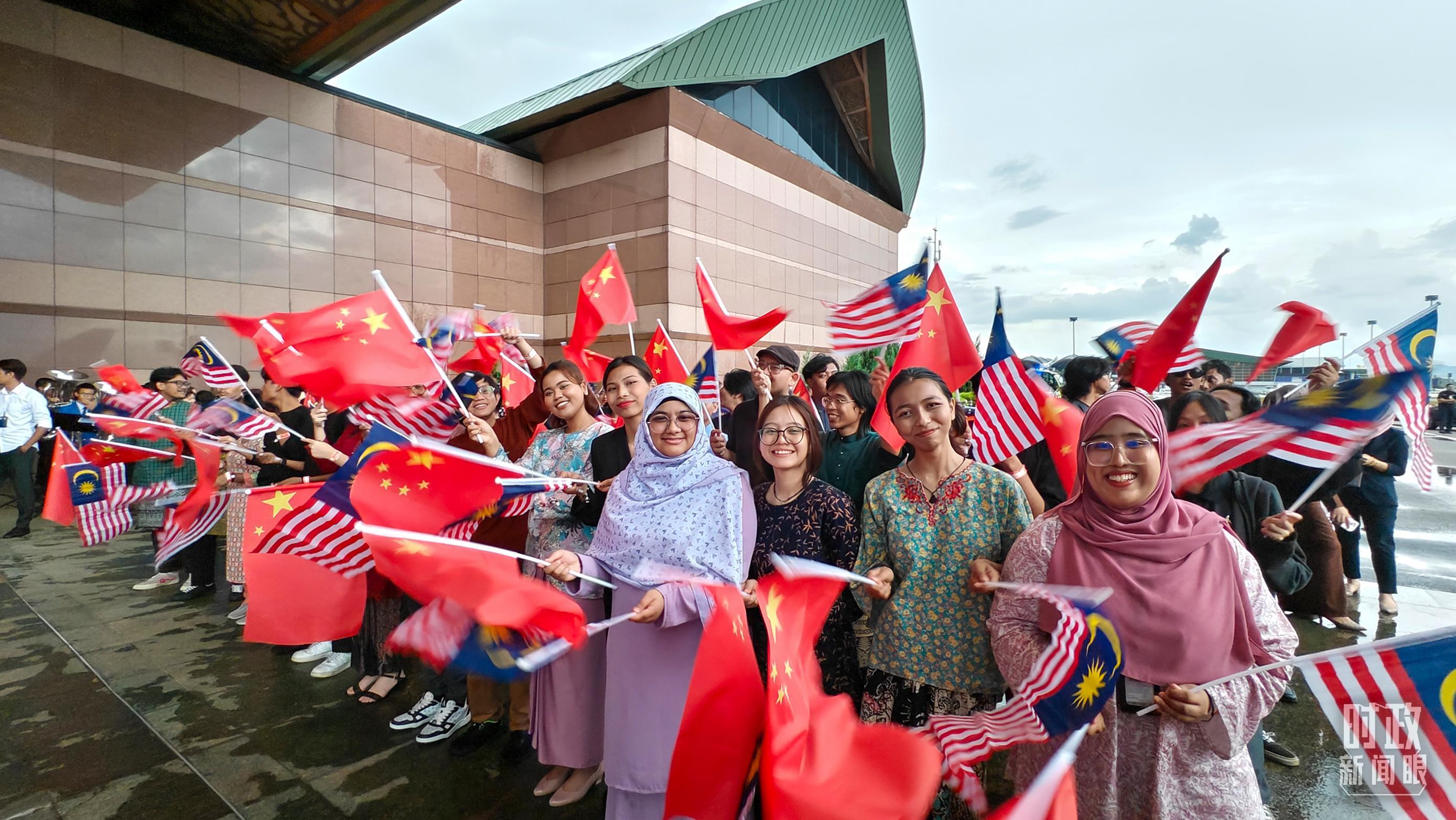 时政新闻眼丨东南亚之行第二天，习近平为何两次以船作喻？