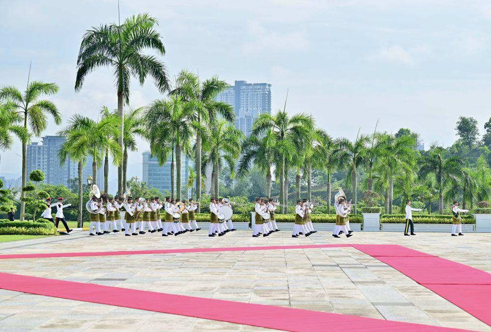 高清大图｜习近平出席易卜拉欣举行的欢迎仪式