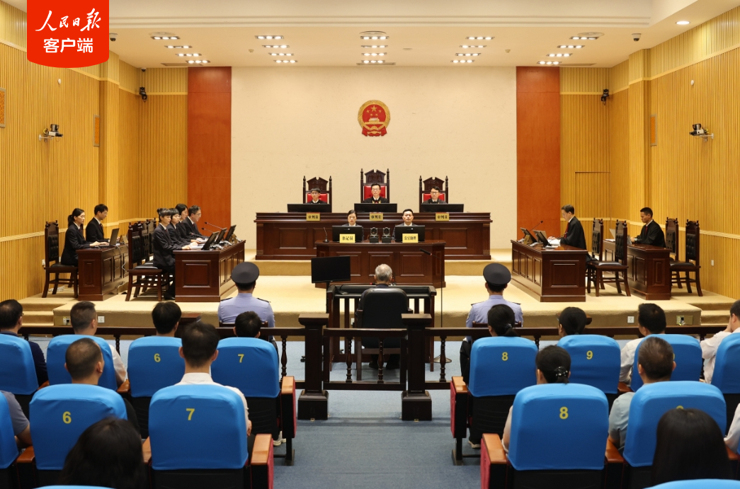 新疆维吾尔自治区政协原副主席窦万贵受贿案一审开庭