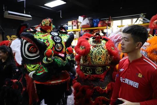 从习主席署名文章看大国外交 | 走近马来舞狮少年，感受“切水不断”世代情谊