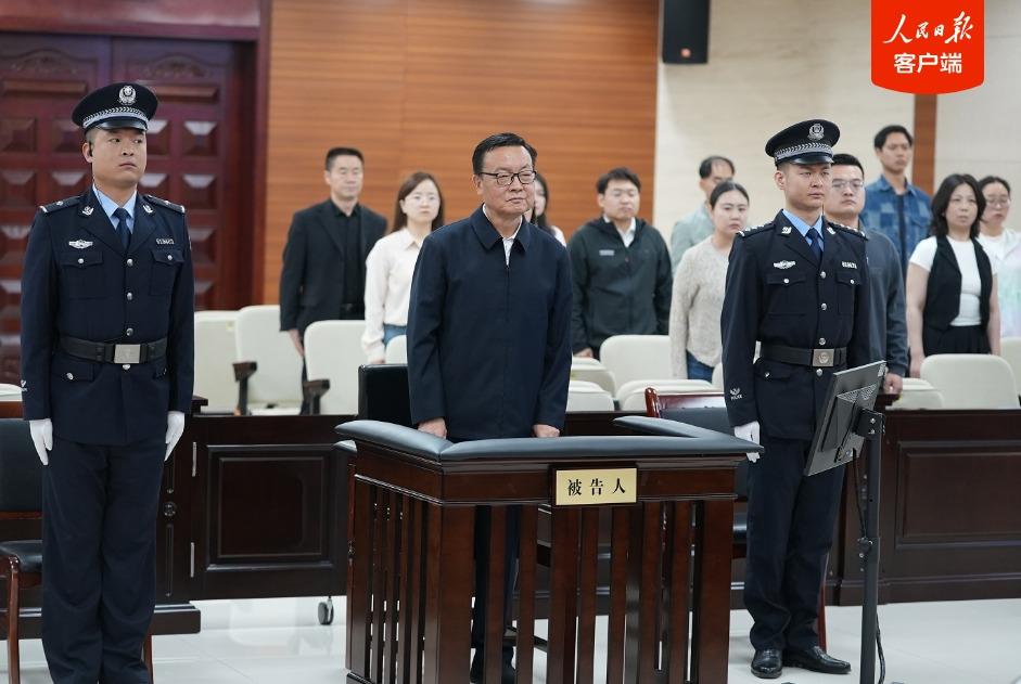 新疆维吾尔自治区党委原副书记李鹏新一审被判死缓