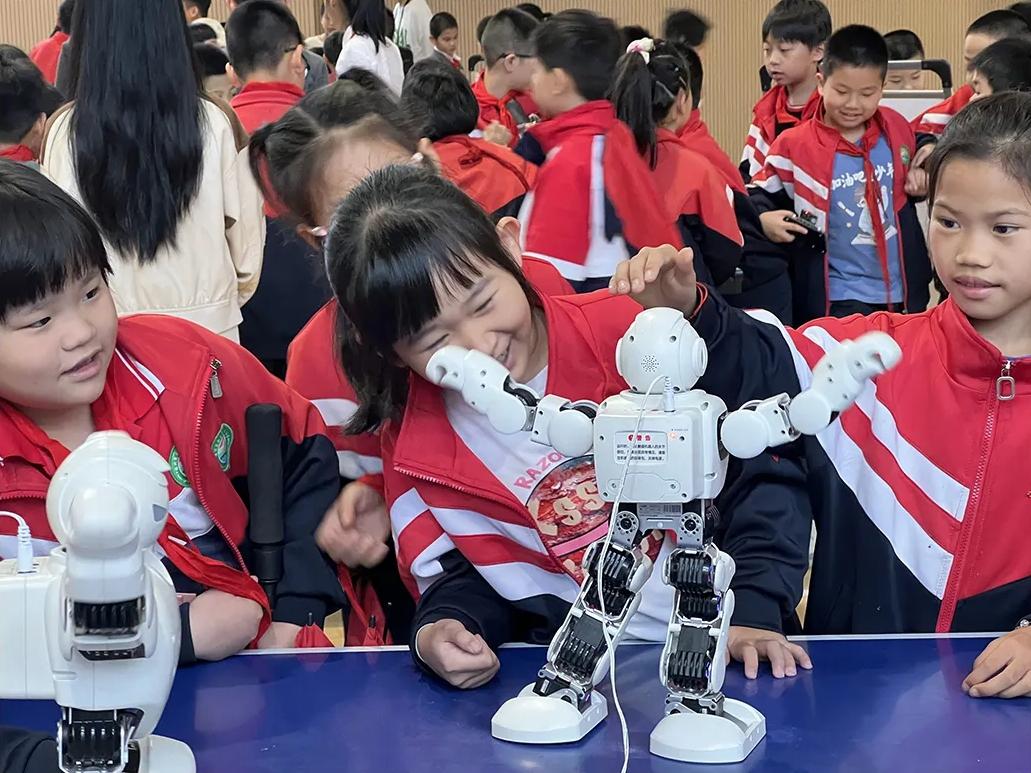 超好玩！沉浸式感受科技盛宴！