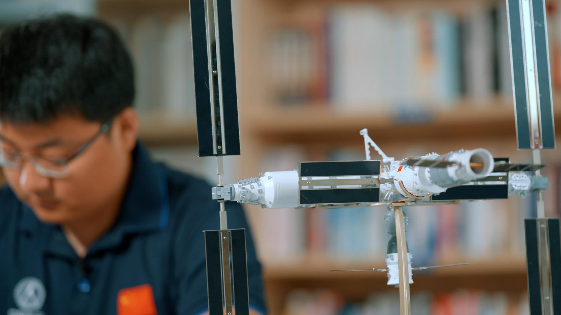 建设航天强国要靠一代代人接续奋斗