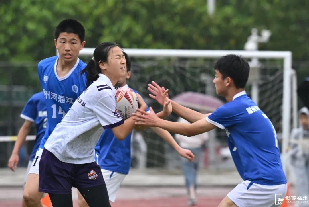 超燃！这群橄榄球小将太飒了！