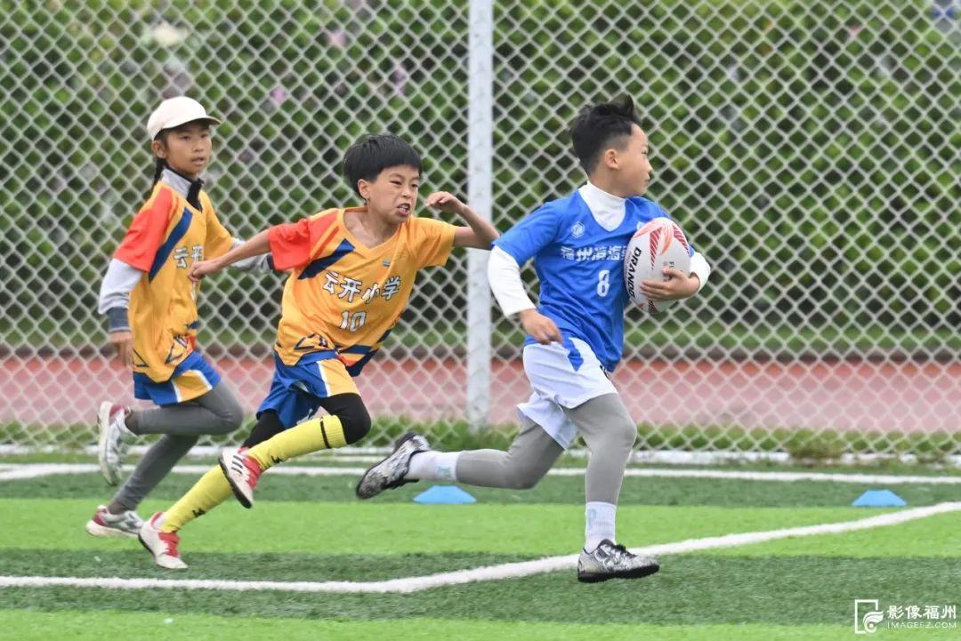 超燃！这群橄榄球小将太飒了！