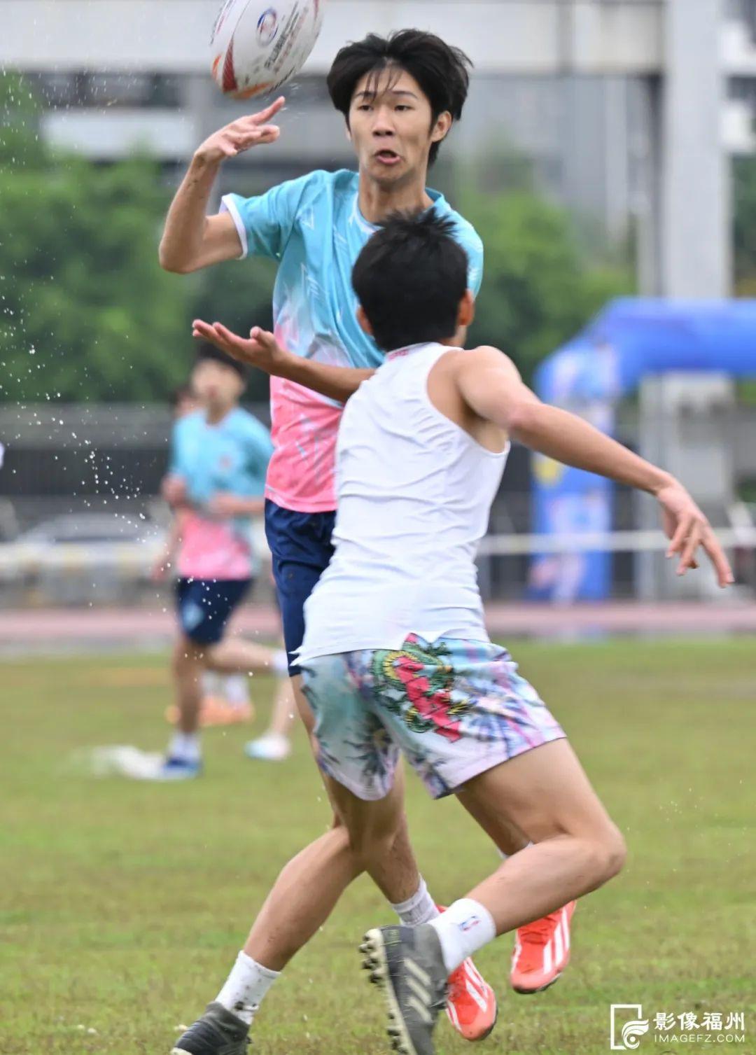 超燃！这群橄榄球小将太飒了！