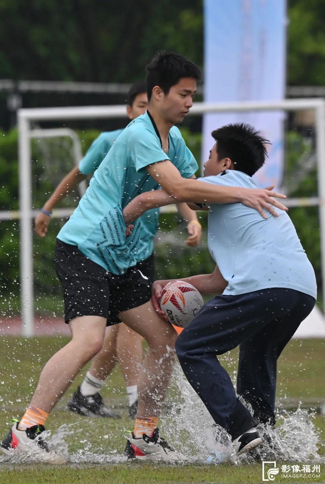 超燃！这群橄榄球小将太飒了！