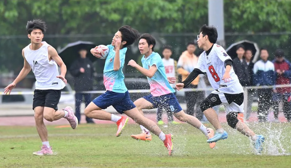 超燃！这群橄榄球小将太飒了！