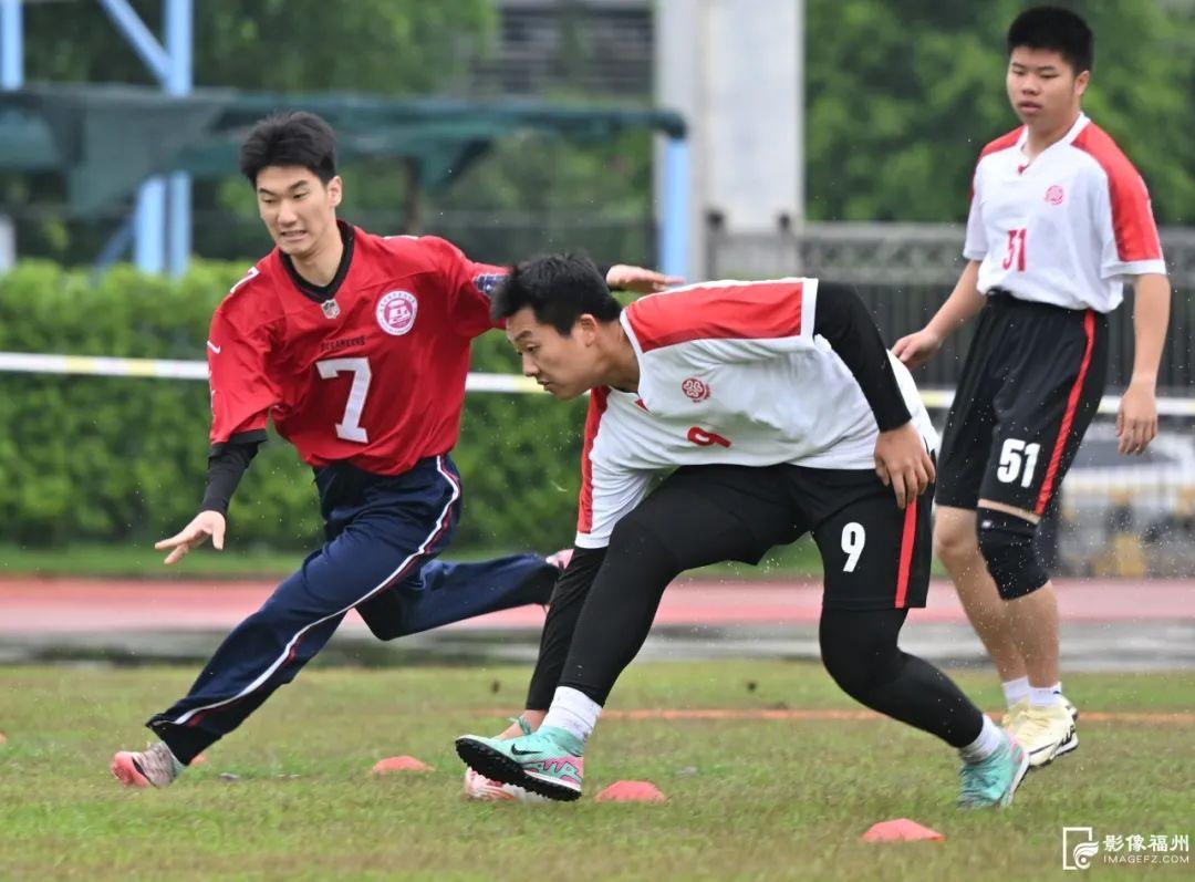 超燃！这群橄榄球小将太飒了！