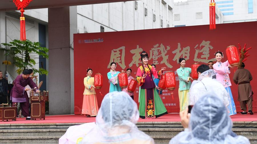 福州西湖：周末戏相逢