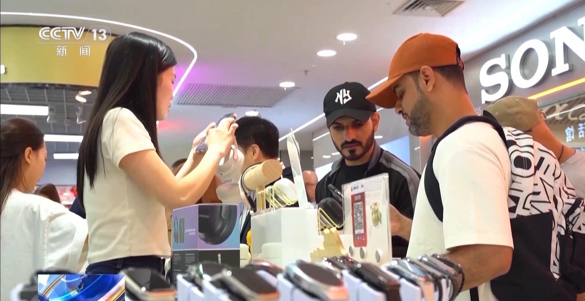 “中国游”带火“中国购”，“即买即退”让外国游客购物更丝滑