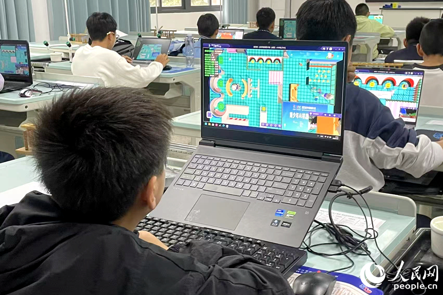 2025数字中国创新大赛青少年AI机器人赛道虚拟仿真机器人比赛收官