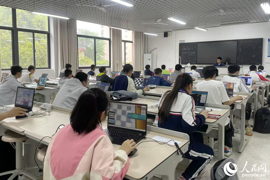 2025数字中国创新大赛青少年AI机器人赛道虚拟仿真机器人比赛收官