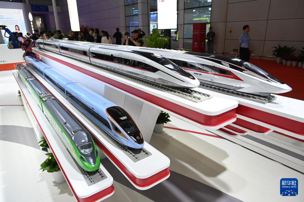 新华网关注：第八届数字中国建设峰会现场体验区迎来首个专业观众日