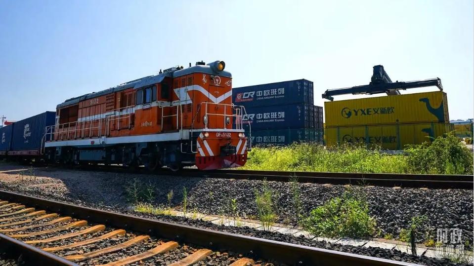 时政新闻眼丨“十五五”如何谋篇布局？习近平在这场座谈会上作出战略指引