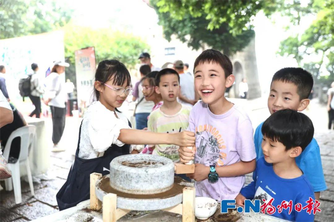 “五一”假期首日，福州红！红！红！