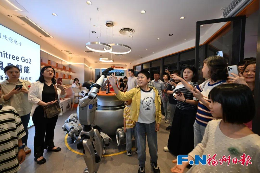 “五一”假期首日，福州红！红！红！