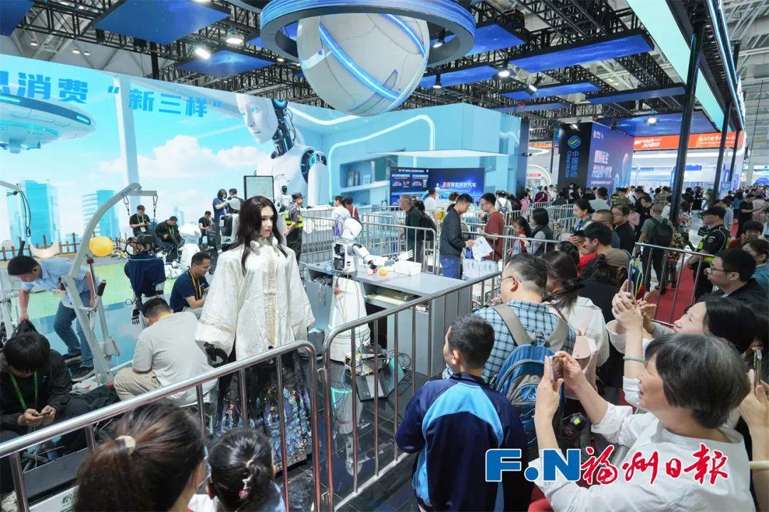 “五一”假期首日，福州红！红！红！