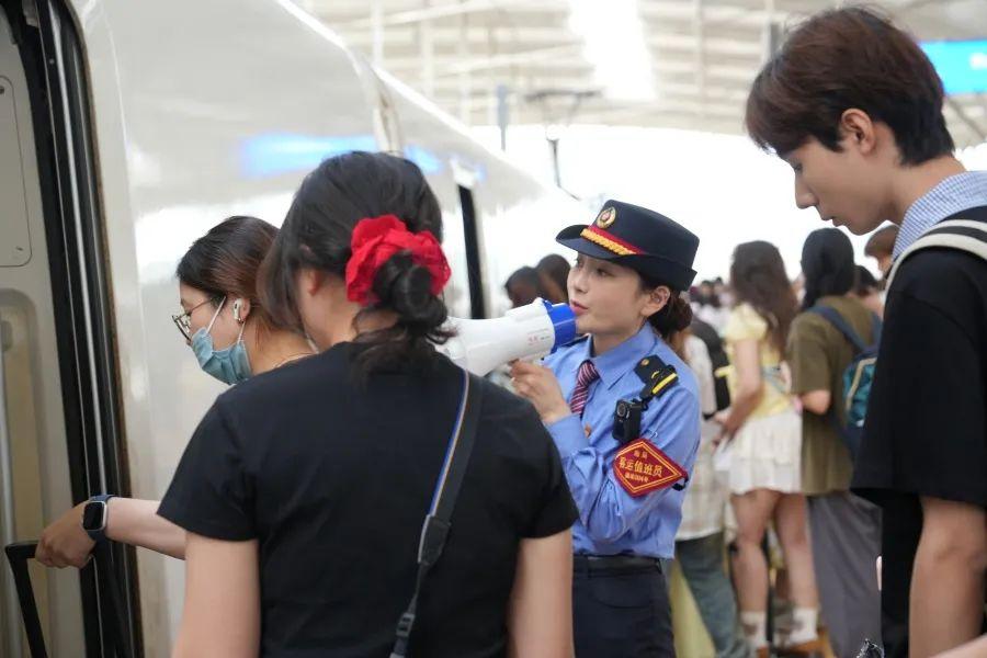 福州火车站五一单日客发量刷新纪录 全链条服务护航假期出行